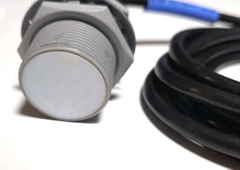 Keyence EV-130F 12-24VDC 2-Wire M30 Spatter-resistant/Shielded Proximity Sensor