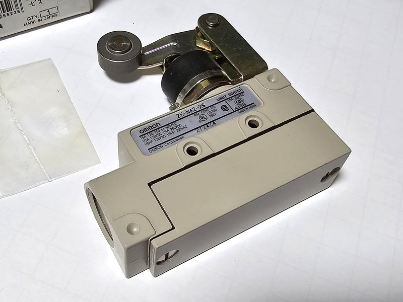 Omron ZE-NA2-2S Limit Switch Plunger Roller Lever SPDT 15A - New