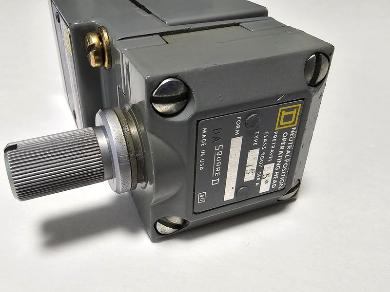 Square D 9007C054 Heavy Duty Limit Switch C54B2 Body & T5 Operating Head - New