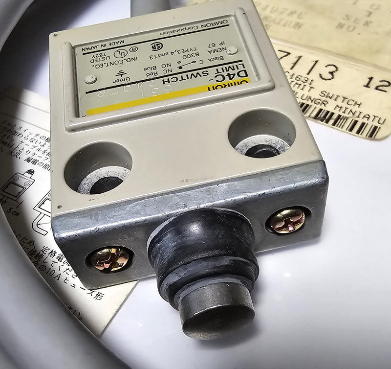 Omron D4C-1631 Minature Limit Switch Pre-Wired Sealed Plunger - New