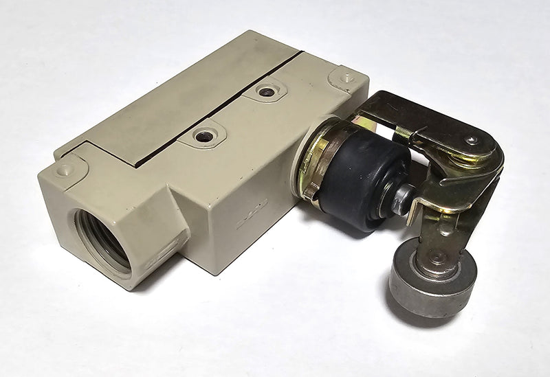 Omron ZE-NA2-2S Limit Switch Plunger Roller Lever SPDT 15A - New / No Box