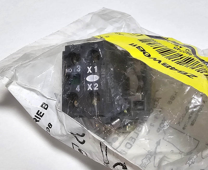 Telemecanique ZB4BW0B11 Push Button White LED Light & 1 N/C Contact Block - New
