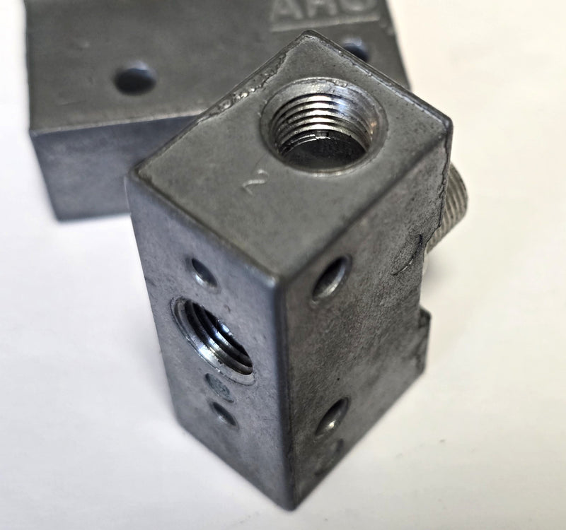 ARO 212-C Manual Air Control Roller Ball Acuated Valve 3-Way 1/8" NPT - Lot of 2