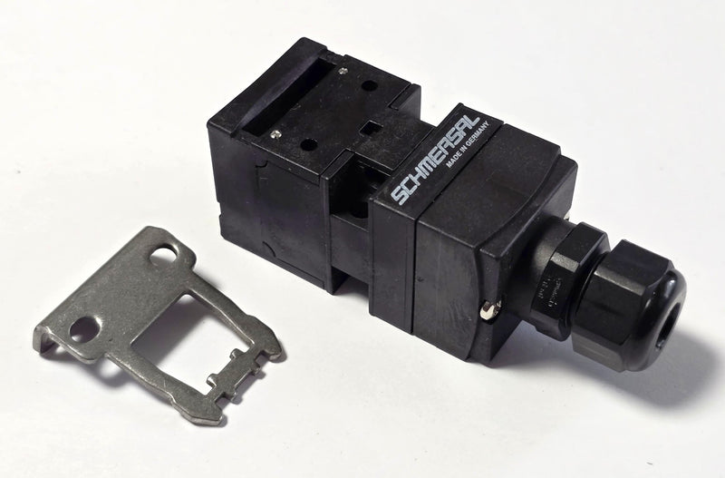 Schmersal AZ 17-11ZK Door Interlock Safety Switch w/ Key - New