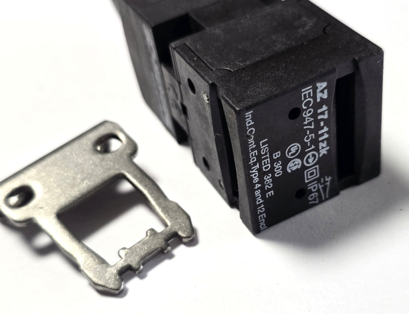 Schmersal AZ 17-11ZK Door Interlock Safety Switch w/ Key - New