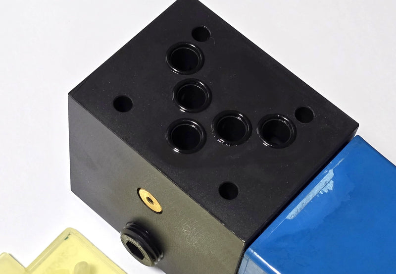 Vickers DG4S4-012A-U-H-60-LH Hydraulic Directional 24VDC Solenoid Valve