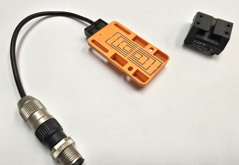 IFM KN5104 KNQ01NUKFNKG Capacitive Sensor & E10879 Mounting Bracket ...