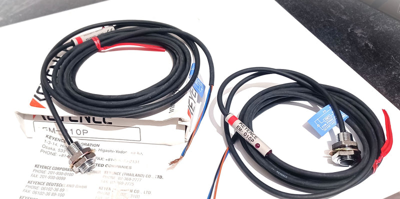 Lot of (2) Keyence EM-010P Proximity Sensor In-Cable Amplifier Main Unit M10 PNP