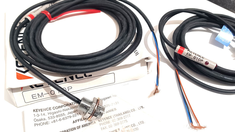 Lot of (2) Keyence EM-010P Proximity Sensor In-Cable Amplifier Main Unit M10 PNP