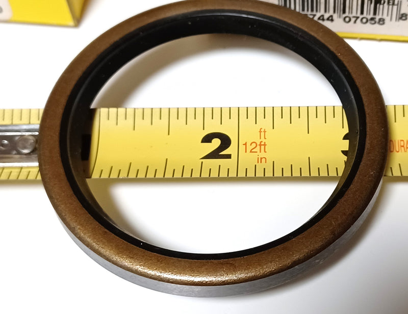 Garlock 26001-7084 Mo.71 Bonded Klozure Oil Seal 1.875x2.375x0.250 ( Lot of 5 )