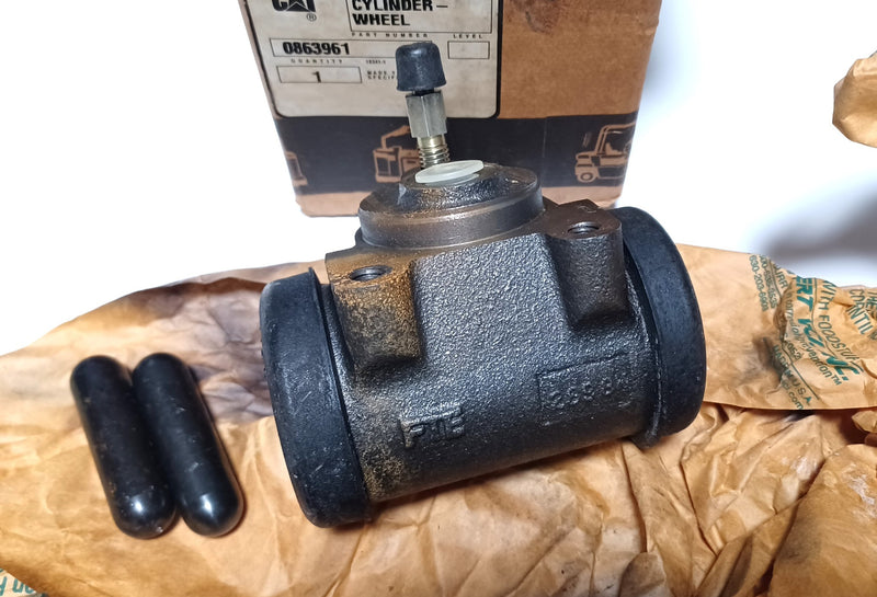 CAT 0863961 Fork Lift Truck Cylinder - Wheel