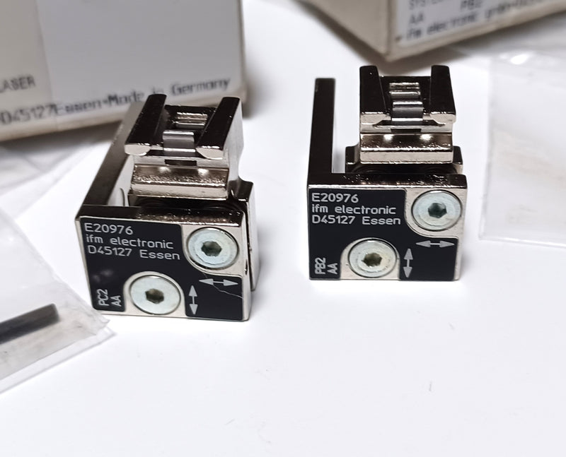 IFM Efector E20976 Laser Sensor Fine Tuning Mounting Fixture ( Lot of 2 ) New