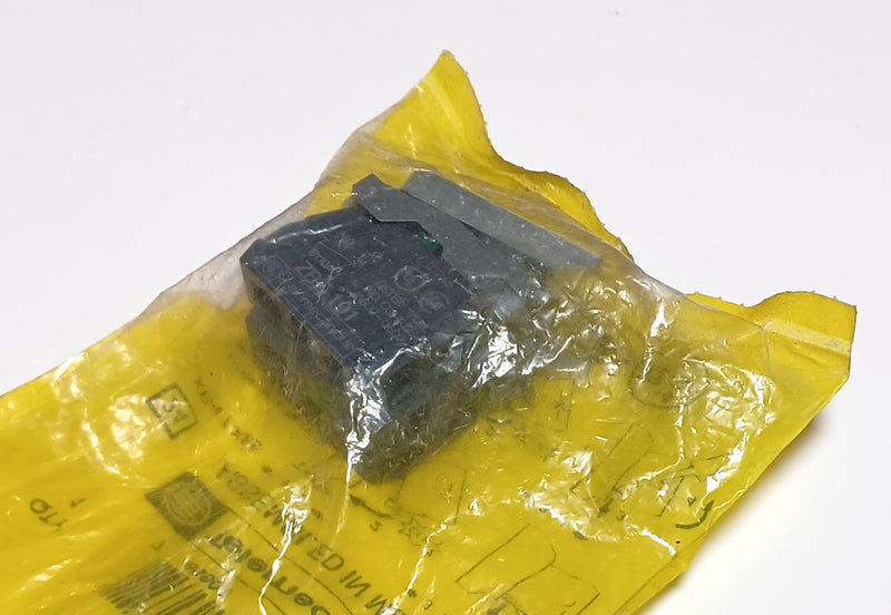 Telemecanique ZB4BW0B33 LED Green Light Module & (2) ZBE-101 N/O Contact Blocks