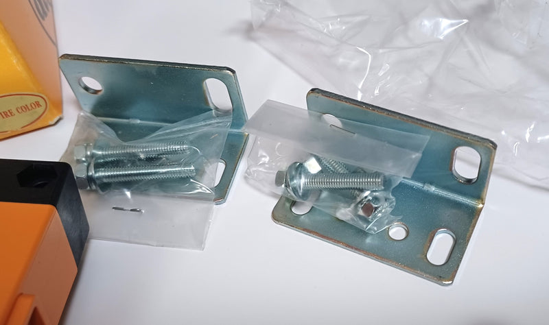 ATC SUNX 7231AS0X5FRX Thru Beam Scanner Set (1) 7231AT0X2FXX & (1) 7231AR0X5FRX
