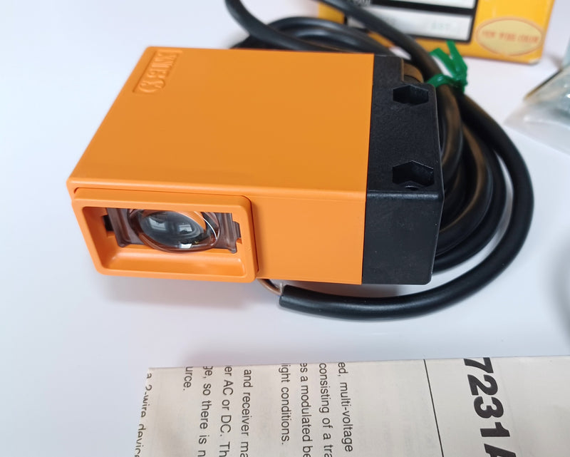 ATC SUNX 7231AS0X5FRX Thru Beam Scanner Set (1) 7231AT0X2FXX & (1) 7231AR0X5FRX