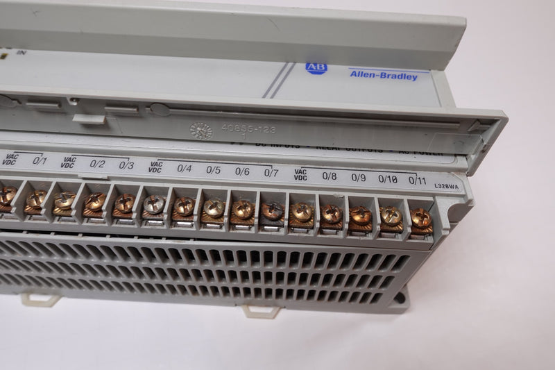 Allen Bradley 1761-L32BWA MicroLogix 1000 PLC DC Inputs / Relay Outputs