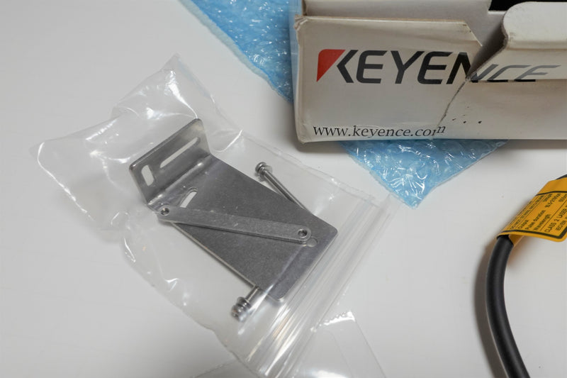 Keyence IL-100 Laser Sensor