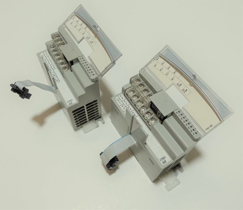 Allen Bradley 1762-IQ8 ( Lot of 2 ) 8 PT 24VDC Sink/Source Input Modules